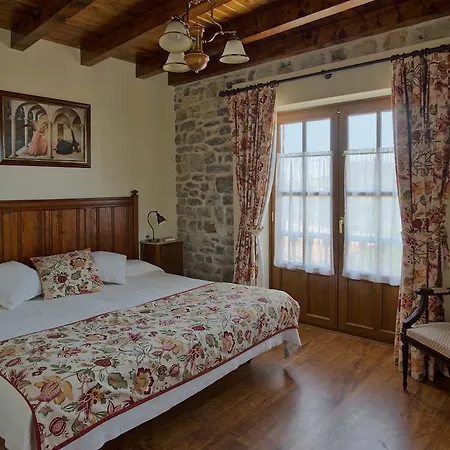 El Llugaron Country house