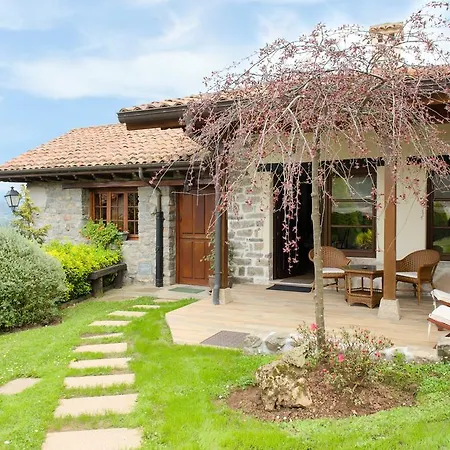 El Llugaron Country house *