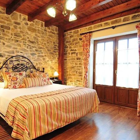 El Llugaron Country house